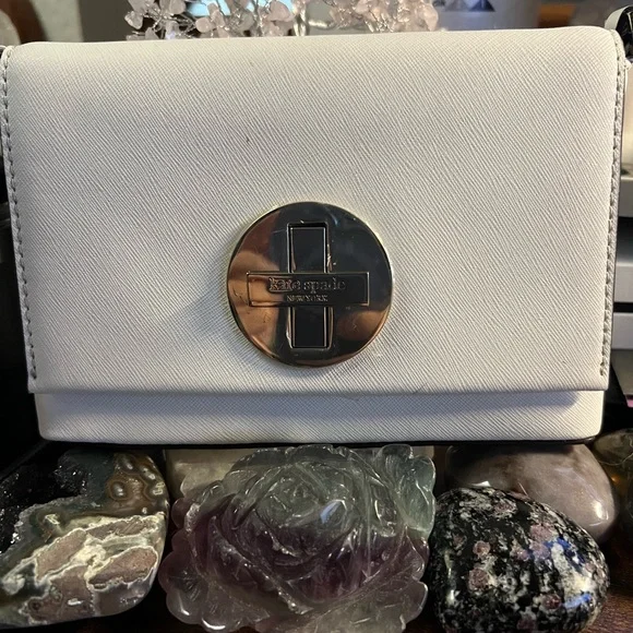 Kate Spade Ivory Newbury Lane Sally Crossbody with Gold Accent - NWOT - Picture 2 of 15